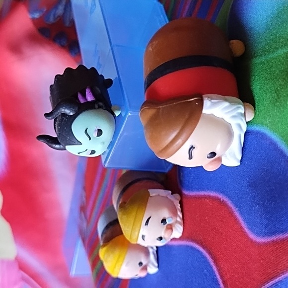 Disney Tsum Tsum Snow White's 3 Dwarfs and Maleficent toy set - Picture 1 of 6
